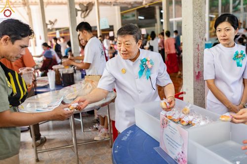 ภาพ No.170079:พิธีทอดกฐิน ณ วัดทุ่งวิจิตร อ.นาดี จ.ปราจีนบุรี ในโครงการกฐินสามัคคีทั่วไทย 30,000 วัด บูชาธรรม 80 ปี หลวงพ่อธัมมชโย โดยคณะศิษยานุศิษย์วัดพระธรรมกาย วันที่ 27 ตุลาคม พ.ศ. 2567