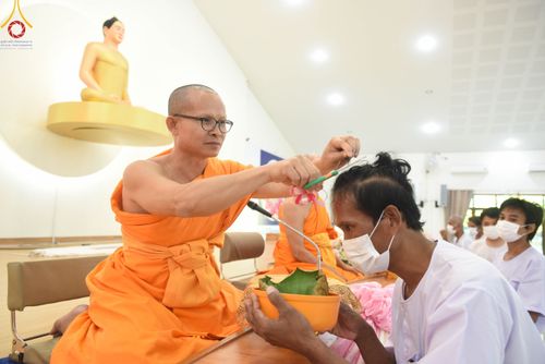 ภาพ No.101009:พิธีตัดปอยผมและปลงผมธรรมทายาท โครงการอุปสมบทบูชาธรรมมหาปูชนียาจารย์ พ.ศ. 2566 ณ ศูนย์อบรมจังหวัดสระบุรี วันเสาร์ที่ 2 ธันวาคม พ.ศ. 2566