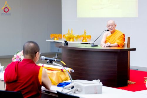 ภาพ No.222486:วันที่ 21 เมษายน พ.ศ. 2568 หลวงพ่อทัตตชีโวต้อนรับคณะสงฆ์จีน ณ อาคาร 100 ปี คุณยายมหารัตนอุบาสิกาจันทร์ ขนนกยูง วัดพระธรรมกาย