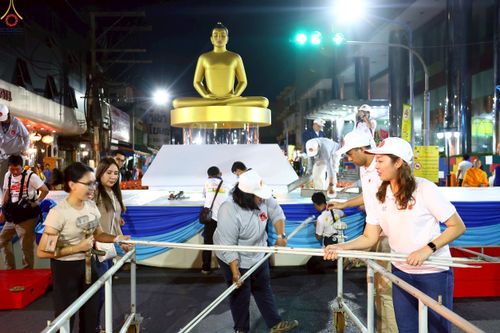 ภาพ No.237307:วันที่ 9-10 สิงหาคม พ.ศ. 2568 การเตรียมงาน เก็บงาน ของเจ้าหน้าที่ทุกสถานะ ในงานมหาสังฆทาน ตักบาตรพระ 10,000 รูป ใจกลางเมืองหาดใหญ่ จ.สงขลา