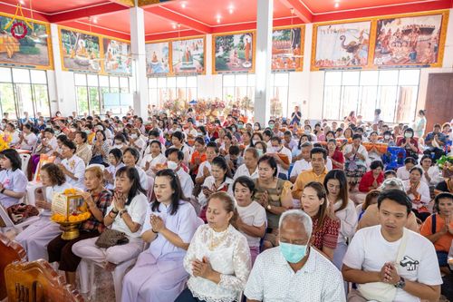 ภาพ No.183814:พิธีทอดกฐิน ณ วัดหลักสาม เขตหนองแขม กรุงเทพมหานคร ในโครงการทอดกฐินสามัคคีทั่วไทย 30,000 วัด บูชาธรรม 80 ปี หลวงพ่อธัมมชโย โดยคณะศิษยานุศิษย์วัดพระธรรมกาย วันที่ 10 พฤศจิกายน พ.ศ. 2567