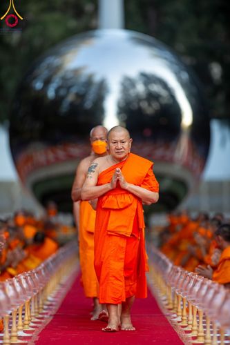 ภาพ No.107085:พิธีจุดประทีปถวายเป็นพุทธบูชา และบูชาธรรมมหาปูชนียาจารย์ ในโครงการธรรมยาตรากตัญญูบูชา มหาปูชนียาจารย์ พระมงคลเทพมุนี(สด จนฺทสโร) พระผู้ปราบมาร  อนุสรณ์สถาน 7 แห่ง ปีที่ 12  วันที่ 6 มกราคม พ.ศ. 2567 ณ อนุสรณ์สถานมหาวิหารพระมงคลเทพมุนี อ.สองพี่น้อง จ.สุพร