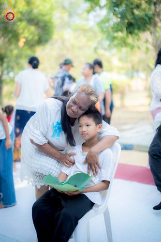 ภาพ No.216843:วันเสาร์ที่ 5 เมษายน พ.ศ. 2568 พิธีตัดปอยผม พิธีขอขมาผู้ปกครอง พิธีมอบบาตรและผ้าไตร พิธีบรรพชา ณ ศูนย์ปฏิบัติธรรมและศูนย์อบรมเยาวชนพระนครศรีอยุธยา ต.พุทเลา อ.บางปะหัน จ.พระนครศรีอยุธยา