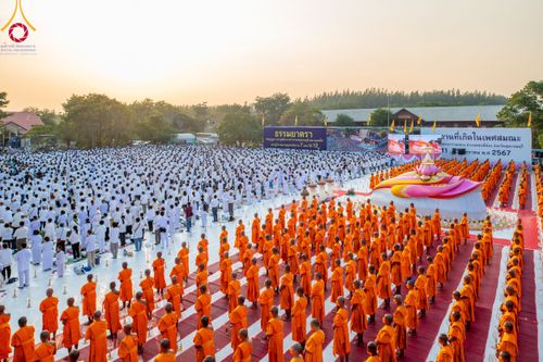 ภาพ No.111981:พิธีจุดประทีปถวายเป็นพุทธบูชา และบูชาธรรมมหาปูชนียาจารย์ พระมงคลเทพมุนี(สด จนฺทสโร) ในโครงการธรรมยาตรา กตัญญูบูชา มหาปูชนียาจารย์ พระมงคลเทพมุนี(สด จนฺทสโร) พระผู้ปราบมาร อนุสรณ์สถาน 7 แห่ง ปีที่ 12 วันที่ 14 มกราคม พ.ศ. 2567 ณ วัดสองพี่น้อง อ.สองพี่น้อง