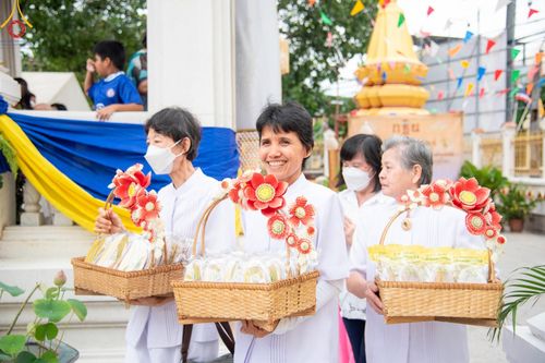 ภาพ No.165066:พิธีทอดกฐิน ณ วัดใหม่พิเรนทร์ แขวงวัดอรุณ เขตบางกอกใหญ่ กรุงเทพมหานคร ในโครงการกฐินสามัคคีทั่วไทย 30,000 วัด บูชาธรรม 80 ปี หลวงพ่อธัมมชโย โดยคณะศิษยานุศิษย์วัดพระธรรมกาย วันที่ 20 ตุลาคม พ.ศ. 2567