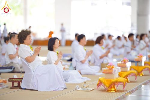 ภาพ No.268274:วันที่ 8 พฤศจิกายน พ.ศ. 2568 พิธีถวายภัตตาหารเมนูสวรรค์ เพื่อการบรรลุธรรม ณ หอฉันคุณยายอาจารย์ฯ วัดพระธรรมกาย