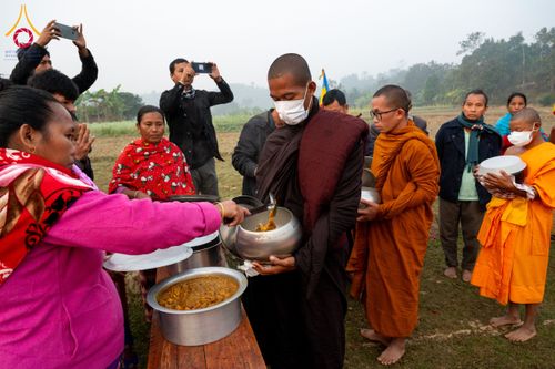 ภาพ No.130941:Photo Story ปฐมบรรพชาชาวพุทธมาร์มา Episode 4/5 วันที่ 13 กุมภาพันธ์พ.ศ. 2567 ณ วัดธัมจักร อรัญกุฏิ บังกลาเทศ