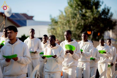 ภาพ No.231130:วันศุกร์ที่ 27 มิถุนายน พ.ศ. 2568 พิธีตัดปอยผมและพิธีปลงผมนาคธรรมทายาทแห่งทวีปแอฟริกา พ.ศ. 2568  โครงการบรรพชาอุปสมบทพระธรรมทายาทนานาชาติแห่งทวีปแอฟริกา ครั้งที่ 2 ณ วัดพระธรรมกายโจฮันเนสเบิร์ก สาธารณรัฐแอฟริกาใต้