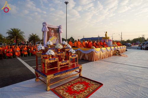 ภาพ No.276884:วันเสาร์ที่ 6 ธันวาคม พ.ศ. 2568 พิธีตักบาตรพระ 1,000 รูป อุทิศถวายพระราชกุศลสมเด็จพระนางเจ้าสิริกิติ์ พระบรมราชินีนาถ พระบรมราชชนนี พันปีหลวง และ ทำบุญเมืองลำปาง ครบรอบ 1,345 ปี ณ ลานพระบรมราชานุสาวรีย์สมเด็จพระนเรศวรมหาราชนครลำปาง อ.เกาะคา จ.ลำปาง