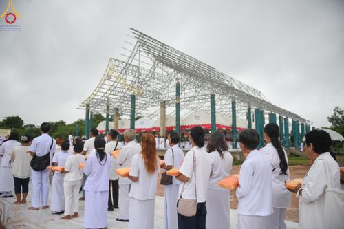 ภาพ No.146538:พิธีทอดผ้าป่าสร้างหลังคาอาคาร 80 ปี หลวงพ่อธัมมชโย ณ ศูนย์ปฎิบัติธรรมวิหารแดง จังหวัดสระบุรี วันอาทิตย์ที่ 28 กรกฎาคม พ.ศ. 2567