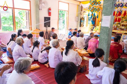 ภาพ No.172567:พิธีทอดกฐิน วัดศรีบุญเรือง จ.สกลนคร ในโครงการกฐินสามัคคีทั่วไทย 30,000 วัด บูชาธรรม 80 ปี หลวงพ่อธัมมชโย โดยคณะศิษยานุศิษย์วัดพระธรรมกาย วันที่ 25 ตุลาคม พ.ศ. 2567