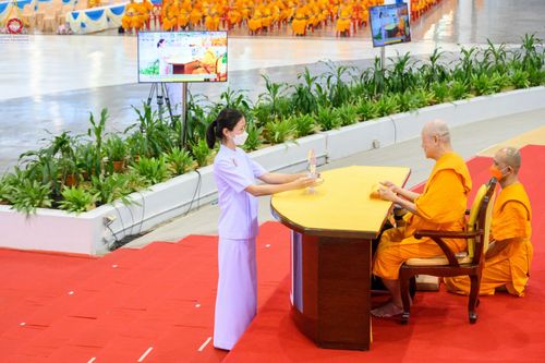 ภาพ No.83790:พิธีมอบโล่เกียรติยศ โครงการผู้นำแสงสว่างออนไลน์ ประจำปี 2565 ในวันอาทิตย์ที่ 2 กรกฎาคม พ.ศ. 2566 ณ วัดพระธรรมกาย