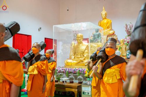 ภาพ No.110786:พระธรรมยาตราร่วมปฏิบัติธรรม และถ่ายภาพหมู่ประวัติศาสตร์ ในโครงการธรรมยาตรากตัญญูบูชา มหาปูชนียาจารย์ พระมงคลเทพมุนี(สด จนฺทสโร) พระผู้ปราบมาร อนุสรณ์สถาน 7 แห่ง ปีที่ 12 วันที่ 12 มกราคม พ.ศ. 2567 ณ วัดสองพี่น้อง จ.สุพรรณบุรี