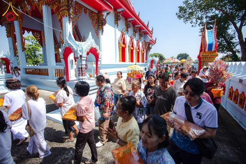 ภาพ No.175152:พิธีทอดกฐิน วัดโบสถ์อินทราราม ต.หัวรอ จ.พระนครศรีอยุธยา ในโครงการกฐินสามัคคีทั่วไทย 30,000 วัด บูชาธรรม 80 ปี หลวงพ่อธัมมชโย โดยคณะศิษยานุศิษย์วัดพระธรรมกาย วันที่ 10 พฤศจิกายน พ.ศ. 2567