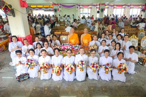 ภาพ No.173914:พิธีทอดกฐิน วัดบุณย์กัญจนาราม อ.บางละมุง จ.ชลบุรี ในโครงการกฐินสามัคคีทั่วไทย 30,000 วัด บูชาธรรม 80 ปี หลวงพ่อธัมมชโย โดยคณะศิษยานุศิษย์วัดพระธรรมกาย วันที่ 5 พฤศจิกายน พ.ศ. 2567