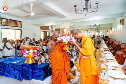 พิธีทอดผ้าป่าสมทบกฐิน ณ วัดธัมเมสวา รามายา มาตะเล ศรีลังกา โดยมูลนิธิธรรมกาย ในนามหลวงพ่อธัมมชโย วันที่ 9 พฤศจิกายน พ.ศ. 2567