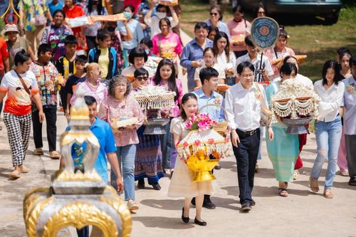 ภาพ No.166722:พิธีทอดกฐิน ณ วัดเขาดินมังกรทอง อ.บ่อทอง จ.ชลบุรี  ในโครงการกฐินสามัคคีทั่วไทย 30,000 วัด บูชาธรรม 80 ปี หลวงพ่อธัมมชโย โดยคณะศิษยานุศิษย์วัดพระธรรมกาย วันที่ 23 ตุลาคม พ.ศ. 2567