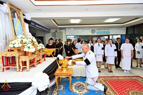 ภาพ No.260859:อำเภอคลองหลวง จัดพิธีสรงน้ำพระบรมศพ สมเด็จพระนางเจ้าสิริกิติ์ พระบรมราชินีนาถ พระบรมราชชนนีพันปีหลวง  ด้วยสำนึกในพระมหากรุณาธิคุณตราบนิจนิรันดร์ วันที่ 26 ตุลาคม พ.ศ. 2568 เวลา 09.30 น. ณ ที่ว่าการอำเภอคลองหลวง จังหวัดปทุมธานี