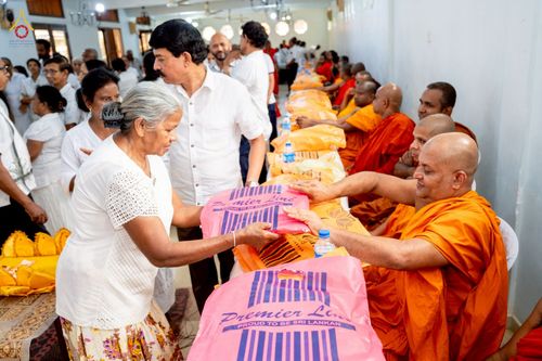 ภาพ No.266615:วันที่ 25 ตุลาคม พ.ศ. 2568 พิธีทอดกฐินสมทบ วัดกัลยาณมิตรต่างประเทศ  บูชาธรรม 81 ปี หลวงพ่อธัมมชโย ณ วัดธรรมวัฒนา รามายา  เมืองมาตะเล ประเทศศรีลังกา 