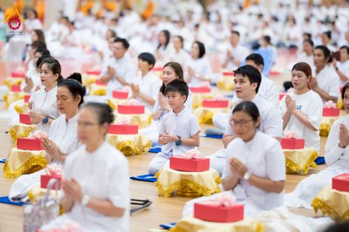 ภาพ No.237802:วันอาทิตย์ที่ 10 สิงหาคม พ.ศ. 2568 พิธีถวายไทยธรรมมุทิตาเปรียญธรรมและบาลีศึกษา ณ ห้องแก้วสารพัดนึก2 วัดพระธรรมกาย ปทุมธานี