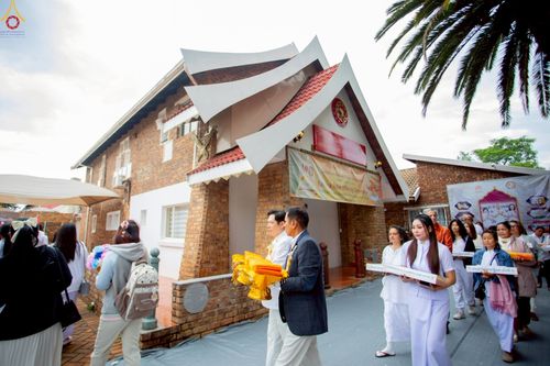 ภาพ No.255142:วันที่ 12 ตุลาคม พ.ศ. 2568 พิธีทอดกฐินสามัคคีสร้างทุกสิ่ง วัดพระธรรมกายโจฮันเนสเบิร์ก  ประเทศสาธารณรัฐแอฟริกาใต้