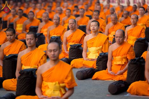 ภาพ No.297325:วันที่ 15 มกราคม พ.ศ.2569 พระธรรมยาตราปฏิบัติธรรมและถ่ายภาพหมู่ประวัติศาสตร์ อนุสรณ์สถานลำดับที่ 4 สถานที่เกิดด้วยกายธรรม  ณ วัดโบสถ์บน ต.บางคูเวียง จ.นนทบุรี ในโครงการธรรมยาตรา กตัญญูบูชา มหาปูชนียาจารย์ พระมงคลเทพมุนี(สด จนฺทสโร) พระผู้ปราบมาร อนุสรณ์ส