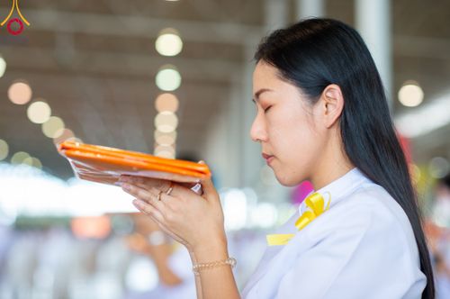 ภาพ No.86282:วันธรรมชัย ปีที่ 55 พิธีทอดผ้าป่ากฐินสมทบครั้งที่1, พิธีเจริญพุทธมนต์ ลูกนิมิตมหาสมบัติฯ พิธีจุดประทีป,พิธีฉลองชัยสวดมนต์บทธัมมจักกัปปวัตนสูตร วันอาทิตย์ที่ 27 สิงหาคม พ.ศ.2566 ณ สภาธรรมกายสากล / มหารัตนวิหารคด วัดพระธรรมกาย