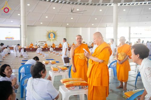 ภาพ No.315399:วันที่ 20 มีนาคม พ.ศ. 2569 พิธีเจริญพระพุทธมนต์ เนื่องในวาระอายุวัฒนมงคล 75 ปี พระเดชพระคุณพระภาวนาธรรมวิเทศ วิ. (ภูเบศ ฌานาภิญโญ) ผู้ช่วยเจ้าอาวาสวัดพระธรรมกาย และเจ้าอาวาสวัดพระธรรมกายเบเนลักซ์ ประเทศเบลเยียม  ณ หอฉันคุณยายอาจารย์ฯ วัดพระธรรมกาย