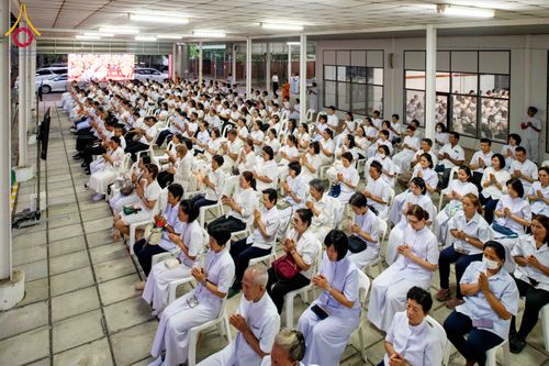 ภาพ No.315375:วันอังคารที่ 24 มีนาคม พ.ศ. 2569 พิธีบำเพ็ญกุศล คุณพ่อณรงค์ จินตมากุล  สิริอายุ 99 ปี 11 เดือน โยมบิดา พระครูปลัดรัตนวีรวัฒน์ (รังสฤษดิ์ อิทฺธิจินตโก) ที่ปรึกษาเจ้าคณะจังหวัดปทุมธานี เจ้าอาวาสวัดพระธรรมกาย  ณ ห้องปลูกศรัทธา 2 วัดพระธรรมกาย ปทุมธานี