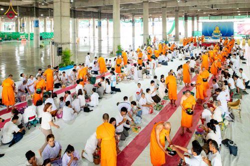ภาพ No.342931:วันอาทิตย์ที่ 9 สิงหาคม พ.ศ.2569 พิธีตักบาตรฉลองพระใหม่ โครงการบรรพชาและอุปสมบทหมู่ รุ่นเข้าพรรษา ณ มหารัตนวิหาคด คอร์ 26 วัดพระธรรมกาย