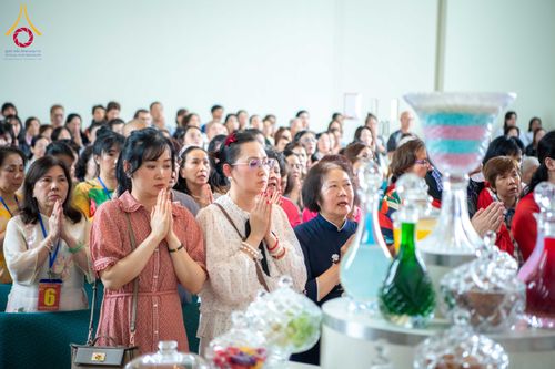 ภาพ No.312963:วันที่ 1 มีนาคม พ.ศ.2569 พิธีบูชาข้าวพระและพิธีสักการะองค์พระธรรมกาย   ณ วัดพระธรรมกายเมลเบิร์น ประเทศออสเตรเลีย