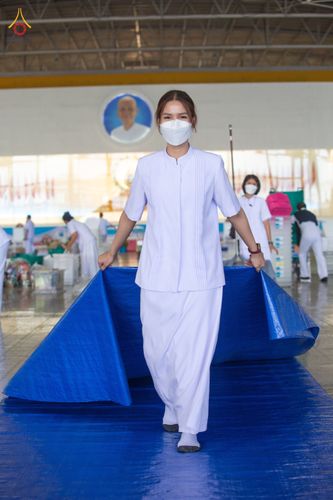 ภาพ No.76825:พิธีตักบาตรข้าวสารอาหารแห้ง  ณ บ้านแก้วเรือนทองคุณยายฯ สภาธรรมกายสากล  วัดพระธรรมกาย จ.ปทุมธานี  ในวันอาทิตย์ต้นเดือนที่ 6 มีนาคม พ.ศ. 2566