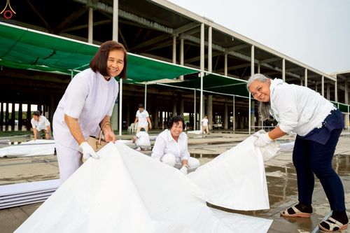 ภาพ No.225277:วันที่ 20 - 27 เมษายน พ.ศ. 2568 "ภาพแห่งความปลื้มที่ไม่มีวันจบ" คณะสงฆ์สามเณร เจ้าหน้าที่ และสาธุชน ร่วมแรงร่วมใจกันเตรียมงานและเก็บงาน เพื่อวันคุ้มครองโลก พิธีถวายมหาสังฆทานคณะสงฆ์ 40,000 กว่าวัดทั่วประเทศ