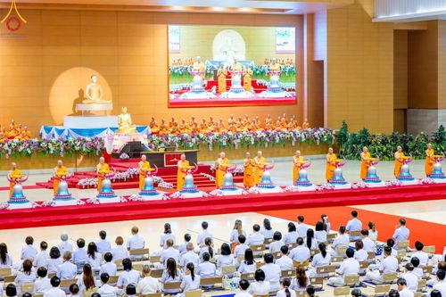 ภาพ No.154721:พิธีทอดผ้าป่าสมทบกฐินวัดพระธรรมกาย และสมทบกฐิน 30,000 วัดทั่วไทย ครั้งที่ 2 ณ สภาธรรมกายสากล วัดพระธรรมกาย วันอังคารที่ 17 กันยายน พ.ศ. 2567
