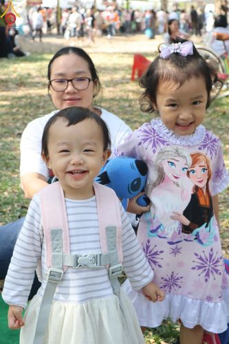 ภาพ No.194087:วัดพระธรรมกาย จัดงานวันเด็กแห่งชาติ ประจำปี พ.ศ.2568 ออกร้านอาหาร 200 ร้าน มอบของขวัญหลายหมื่นชิ้น วันที่ 12 มกราคม พ.ศ. 2568 วัดพระธรรมกาย อ.คลองหลวง จ.ปทุมธานี