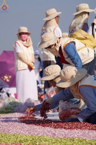 ภาพ No.117967:V.17 สำเร็จๆ การเตรียมงาน เก็บงาน การรับบุญของเจ้าหน้าที่หน่วยงานต่างๆ เพื่อโครงการธรรมยาตรา กตัญญูบูชามหาปูชนียาจารย์ พระมงคลเทพมุนี (สด จนฺทสโร) พระผู้ปราบมาร อนุสรณ์สถาน 7 แห่ง ปีที่ 12 ระหว่างวันที่ 2 - 31 มกราคม พ.ศ.2567