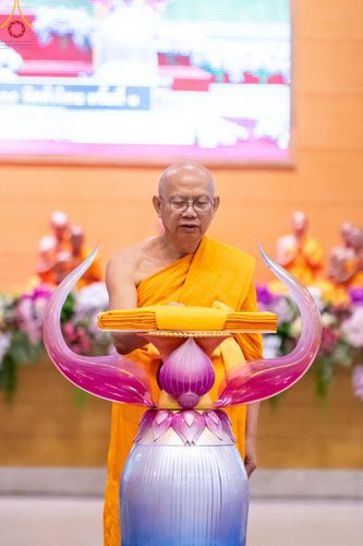 ภาพ No.160345:พิธีทอดผ้าป่าสมทบกฐินวัดพระธรรมกาย และสมทบกฐิน 30,000 วัดทั่วไทย ครั้งที่ 3 ณ สภาธรรมกายสากล วัดพระธรรมกาย วันพฤหัสบดีที่ 10 ตุลาคม พ.ศ. 2567