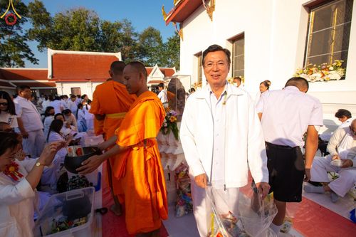 ภาพ No.197860:พิธีตักบาตรพระธรรมยาตรา ณ อนุสรณ์สถานลำดับที่ 4 สถานที่เกิดด้วยกายธรรม วัดโบสถ์(บน) ต.บางคูเวียง จ.นนทบุรี ในโครงการธรรมยาตรา กตัญญูบูชา มหาปูชนียาจารย์ พระมงคลเทพมุนี(สด จนฺทสโร) พระผู้ปราบมาร อนุสรณ์สถาน 7 แห่ง ปีที่ 13 วันที่ 19 มกราคม พ.ศ. 2568