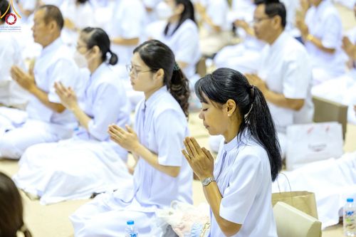 ภาพ No.139287:พิธีตักบาตร , พิธีบูชาข้าวพระ ณ ห้องแก้วสารพัด 1 สภาธรรมกายสากล วัดพระธรรมกาย วันอาทิตย์ต้นเดือนที่ 2 มิถุนายน พ.ศ. 2567