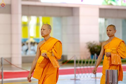 ภาพ No.240915:วันพุธที่ 27 สิงหาคม พ.ศ. 2568 พิธีทอดผ้าป่าเพื่อสร้างอาคาร  82 ปี หลวงพ่อธัมมชโย สมทบกฐินวัดพระธรรมกาย และกฐิน 30,000 วัดทั่วประเทศ ครั้งที่ 1