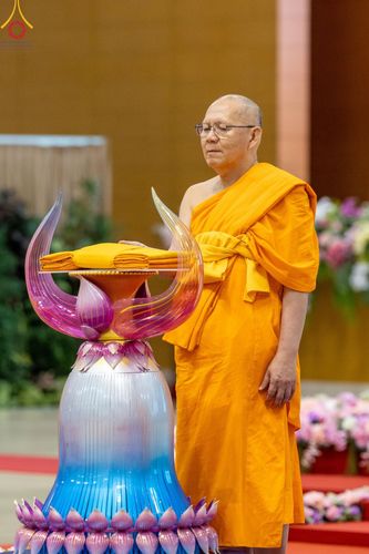ภาพ No.160346:พิธีทอดผ้าป่าสมทบกฐินวัดพระธรรมกาย และสมทบกฐิน 30,000 วัดทั่วไทย ครั้งที่ 3 ณ สภาธรรมกายสากล วัดพระธรรมกาย วันพฤหัสบดีที่ 10 ตุลาคม พ.ศ. 2567