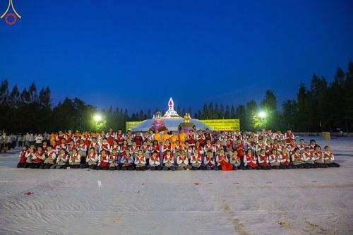 ภาพ No.198945:V.50 สารพัดV สารพัดดี ที่ธรรมยาตรา ในโครงการธรรมยาตรา กตัญญูบูชา มหาปูชนียาจารย์ พระมงคลเทพมุนี(สด จนฺทสโร) พระผู้ปราบมาร อนุสรณ์สถาน 7 แห่ง ปีที่ 13 ระหว่างวันที่ 2-31 มกราคม พ.ศ. 2568