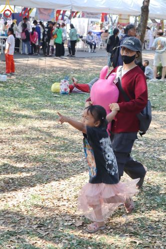 ภาพ No.194088:วัดพระธรรมกาย จัดงานวันเด็กแห่งชาติ ประจำปี พ.ศ.2568 ออกร้านอาหาร 200 ร้าน มอบของขวัญหลายหมื่นชิ้น วันที่ 12 มกราคม พ.ศ. 2568 วัดพระธรรมกาย อ.คลองหลวง จ.ปทุมธานี