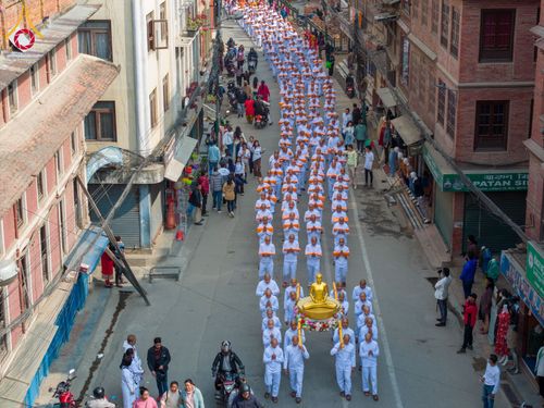 ภาพ No.129934:พิธีตัดปอยผมและแห่นาคธรรมทายาท ในโครงการบรรพชา 1,250 รูป ณ แดนประสูติ สวนลุมพินี ประเทศเนปาล วันที่ 2 มีนาคม พ.ศ. 2567