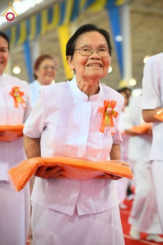 ภาพ No.215612:วันอาทิตย์ต้นเดือนที่ 6 เมษายน พ.ศ. 2568 ขบวนอัญเชิญผ้าป่าสมทบ มหาสังฆทาน 40,000 กว่าวัดทั่วประเทศ ณ สภาธรรมกายสากล วัดพระธรรมกาย