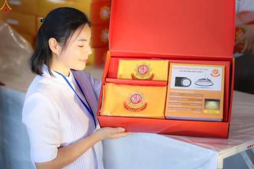 ภาพ No.321993:วันที่ 12 -13 เมษายน พ.ศ.2569 การเตรียมกล่องไทยธรรม + การขนย้ายเก้าอี้ เพื่องานถวายมหาสังฆทาน 40,000 กว่าวัดทั่วประเทศ วันคุ้มครองโลก 22 เมษายน พ.ศ.2569 วัดพระธรรมกาย