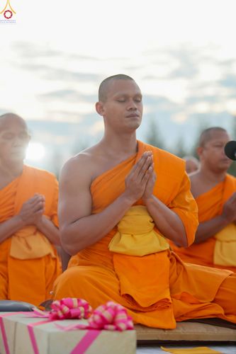 ภาพ No.302443:วันที่ 24 มกราคม พ.ศ. 2569 พิธีตักบาตรพระธรรมยาตรา ณ อนุสรณ์สถานลำดับที่ 5 สถานที่เผยแผ่วิชชาธรรมกายครั้งแรก อนุสรณ์สถานบางปลา วัดบางปลา อำเภอบางเลน จังหวัดนครปฐม ในโครงการธรรมยาตรา กตัญญูบูชา มหาปูชนียาจารย์ พระมงคลเทพมุนี(สด จนฺทสโร) พระผู้ปราบมาร อนุส