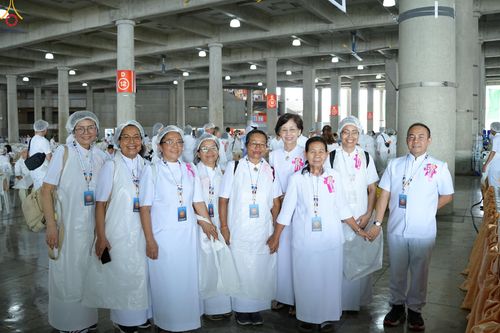 ภาพ No.325685:วันที่ 22 เมษายน พ.ศ.2569(วันคุ้มครองโลก) งานถวายมหาสังฆทาน 40,000 กว่าวัดทั่วประเทศ เจ้าหน้าที่ สาธุชน ร่วมใจจัดเตรียมภัตตาหารเพล (ชุด 2)