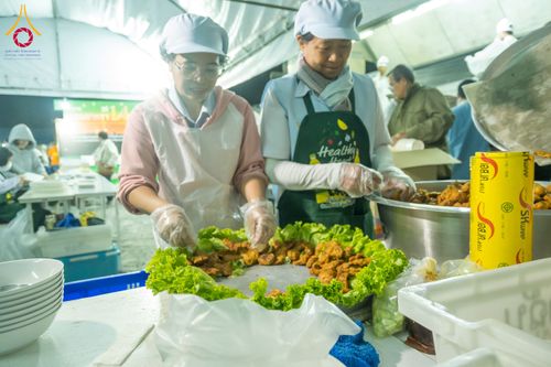 ภาพ No.290710:วันที่ 9 มกราคม พ.ศ. 2569 พิธีถวายภัตตาหารเป็นสังฆทาน แด่พระธรรมยาตรา ณ อนุสรณ์สถานคลองบางนางแท่น อ.สามพราน จ.นครปฐม ในโครงการธรรมยาตรา กตัญญูบูชา มหาปูชนียาจารย์ พระมงคลเทพมุนี(สด จนฺทสโร) พระผู้ปราบมาร อนุสรณ์สถาน 7 แห่ง ปีที่ 14