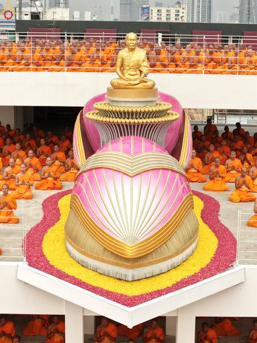 ภาพ No.300036:วันที่ 22 มกราคม พ.ศ.2569 พระธรรมยาตราปฏิบัติธรรม และถ่ายภาพหมู่ประวัติศาสตร์ ณ อาคารธรรมยาตรา กตัญญูบูชามหาปูชนียาจารย์  ตรงข้ามวัดปากน้ำภาษีเจริญ จ.กรุงเทพมหานคร ในโครงการธรรมยาตรา กตัญญูบูชา มหาปูชนียาจารย์ พระมงคลเทพมุนี(สด จนฺทสโร) พระผู้ปราบมาร อนุ